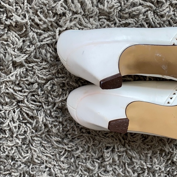 Vintage white heels. Red Cross shoes size 7 - Picture 11 of 16